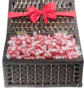 Chest of pralines Lindt Lindor Strawberries & Cream 1kg